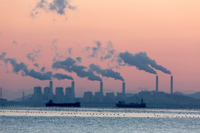 이산화탄소 배출의 주범인 석탄화력발전소를 신재생에너지로 바꾸어야 기후변화 위기에 대처할 수 있다. 자료=글로벌이코노믹