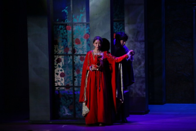 배우 전지혜가 2020년 밀양 아리랑아트센터 대극장에서 개최된 '로미오와 줄리엣'에서 줄리엣으로 출연하고 있다.