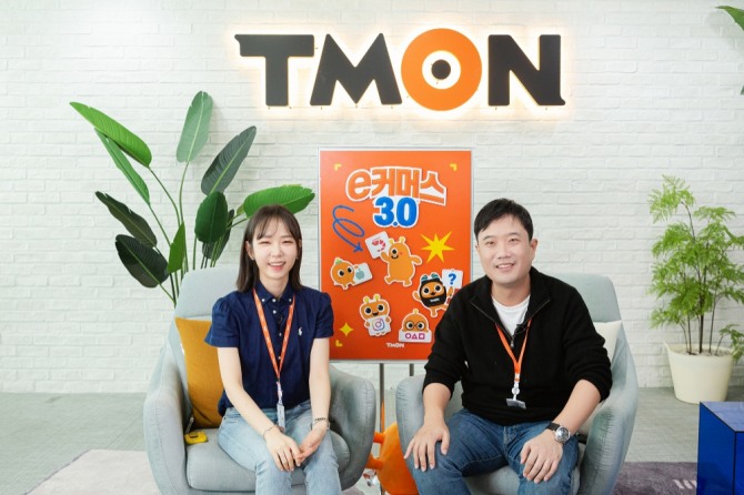 티몬 장윤석 대표(오른쪽)가 13일 실시간 소통 판매 채널 '티비온'에 출연해 회사 성장 전략에 대해 발표하고 있다. 사진=티몬
