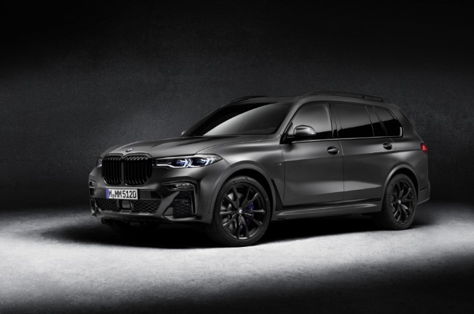 BMW코리아가 10월 한정판매하는 대형 SUV X7  M50i 프로즌 블랙 에디션.사진=BMW 코리아