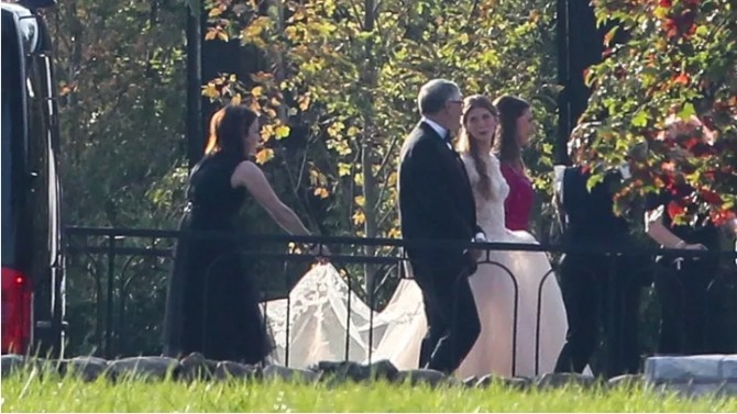 빌 게이츠와 멜린다 게이츠가 딸 제니퍼 게이츠를 결혼식장으로 안내하고 있다. 사진=폭스뉴스