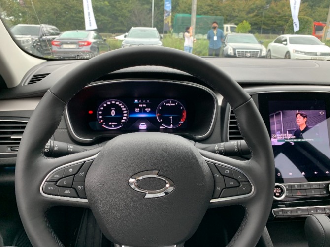 시승 차량은 중간 등급인 LE모델. 사진=글로벌이코노믹 이창호 기자