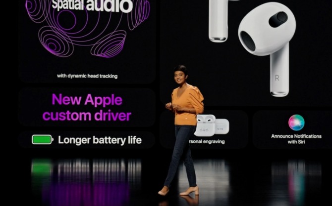 애플은 자체 설계한 칩을 적용한 맥북과 에어팟, 월 5달러짜리 음악 스트리밍 서비스를 발표했다. 사진=로이터