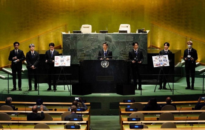 지난달 문재인 대통령의 특사 자격으로 미국 뉴욕에서 열린 유엔(UN) 총회에 다녀온 그룹 방탄소년단. 사진=뉴시스