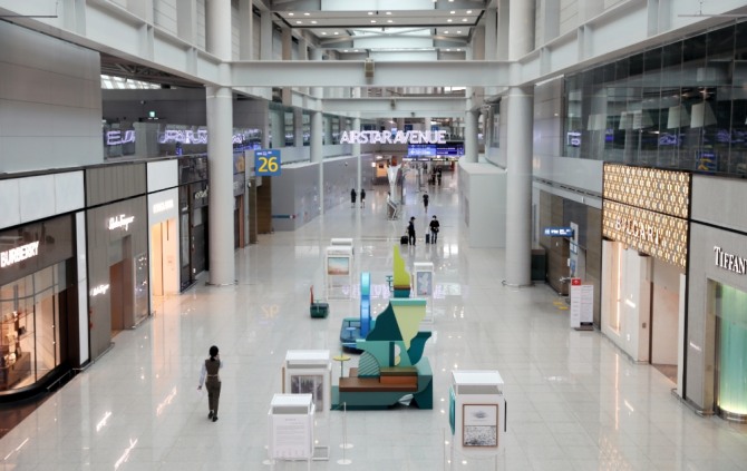 면세점업체 빅3가 김포국제공항 입찰에 참여했다. 인천국제공항 제1여객터미널 출국장 면세점 구역. 사진=뉴시스