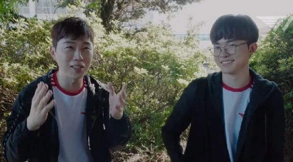 한국을 상징하는 프로게이머 임요환(왼쪽)과 '페이커' 이상혁. 두 선수 모두 T1(구 SK텔레콤 T1) 출신이다. 사진=T1 유튜브