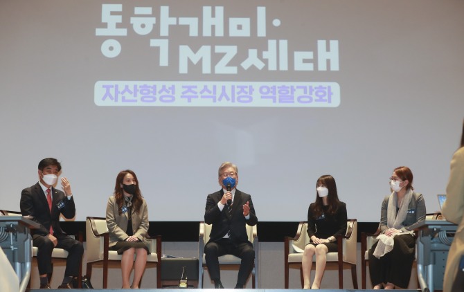  이재명 더불어민주당 대선후보가 4일 서울 한국거래소에서 열린 '주식시장 발전과 개인투자자 보호를 위한 간담회'에서 발언하고 있다.  사진=뉴시스