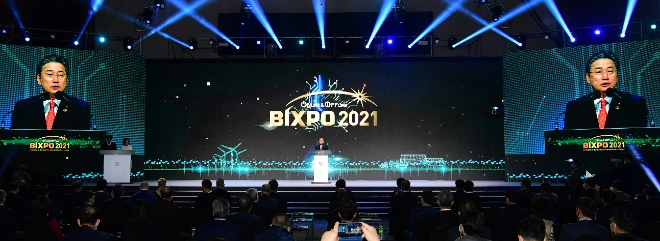 한국전력 정승일 사장이 10일 광주광역시 김대중컨벤션센터에서 열린 '2021 빛가람 국제전력기술 엑스포(BIXPO 2021)' 개막식에서 인사말을 하고 있다. 사진=한국전력 