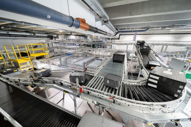 오스트리아의 ZKW가 최근 비젤부르크에 물류센터를 완공하면서 생산 유통 분야 효율성을 대폭 높이게 됐다. [사진=ZKW] 