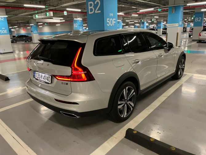 V60 CC B5 AWD 뒷면. 사진=글로벌이코노믹 이창호 기자