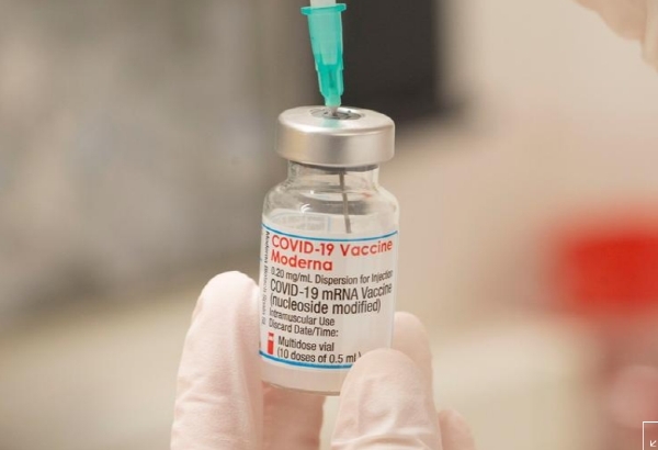 미국 FDA가 화이자·모더나의 코로나19 백신 부스터샷 대상을 18세 이상 모든 성인으로 확대했다. 사진은 모더나의 코로나19 백신. 사진=로이터