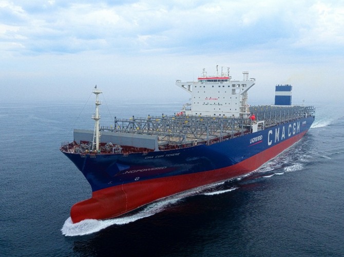 한국조선해양 계열사 현대삼호중공업이 지난해 9월 세계 최초로 건조한 LNG추진 초대형 컨테이너선이 운항하고 있다. 사진=한국조선해양