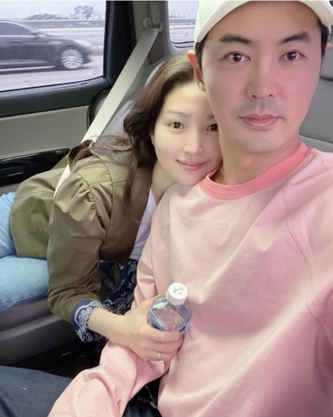 그룹 신화 전진과 아내 류이서가 23일 달달한 일상 사진으로 근황을 전했다. 사진=류이서 인스타그램