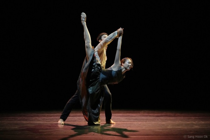 김하예린 안무의 발레 'Pli, 시간의 시작'