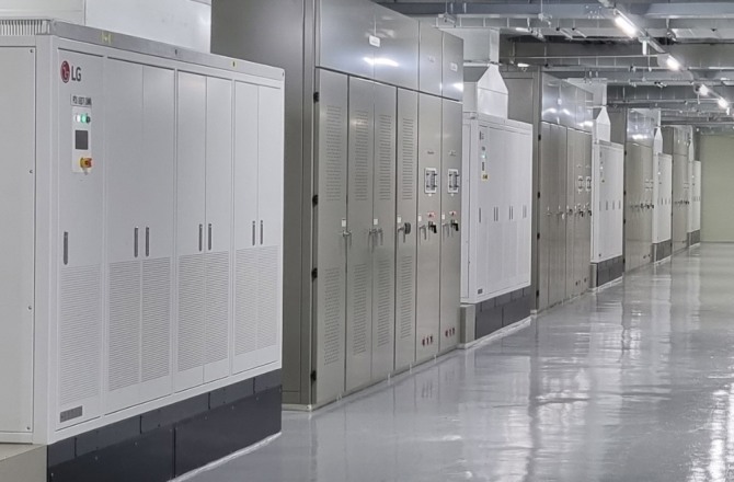 LG전자가 한국동서발전과 함께 KG동부제철 당진공장에 국내 최대 규모 피크 저감용 에너지저장장치(ESS)를 구축했다. 사진=LG전자