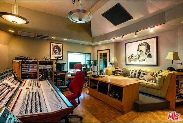 레이디 가가가 소유했던 록킹 할리우드 힐스 저택의 녹음실.