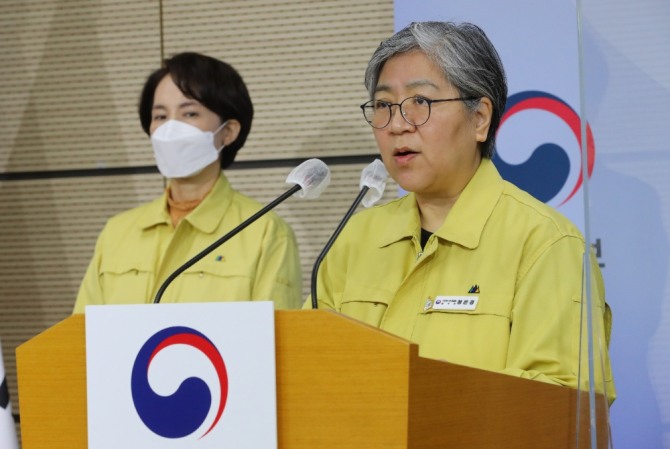 정은경 질병관리청장이 1일 오전 정부세종청사 브리핑실에서 백신 접종률 제고 방안을 발표하고 있다. 사진=뉴시스