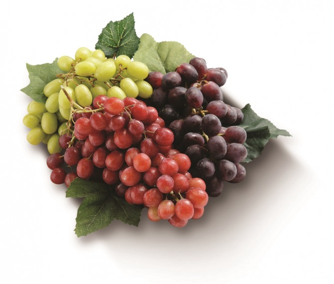 이마트가 항공편으로 혼합포도를 들여와 판매하고 있다. 사진=이마트