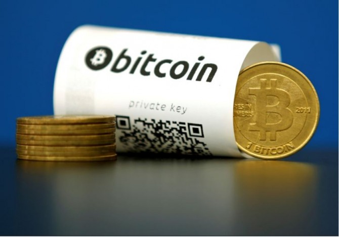 이스라엘이 암호화폐 기업에 대한 투자가 처음으로 10억달러(약 1조1800억 원)를 돌파했다. 사진은 2015년 5월 27일 프랑스 파리의 라 메종 뒤 비트코인(La Maison du Bitcoin)에서 촬영된 일러스트레이션 사진에서 QR 코드와 동전이 있는 비트코인(가상 화폐) 종이 지갑이다. 사진=로이터