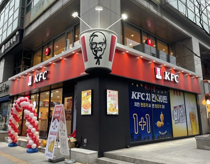 KFC 보라매점이 10일 새 단장해 문을 열었다. 사진=KFC