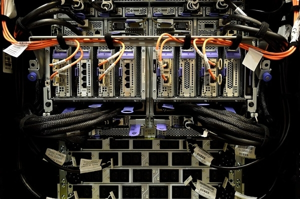 삼성전자와 IBM이 최근 IEDM회의에서 새로운 성능의 칩을 발표했다. 