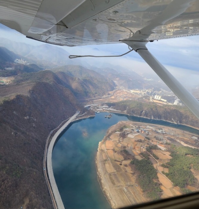 수상비행기에서 내려다본 청풍호 전경 
