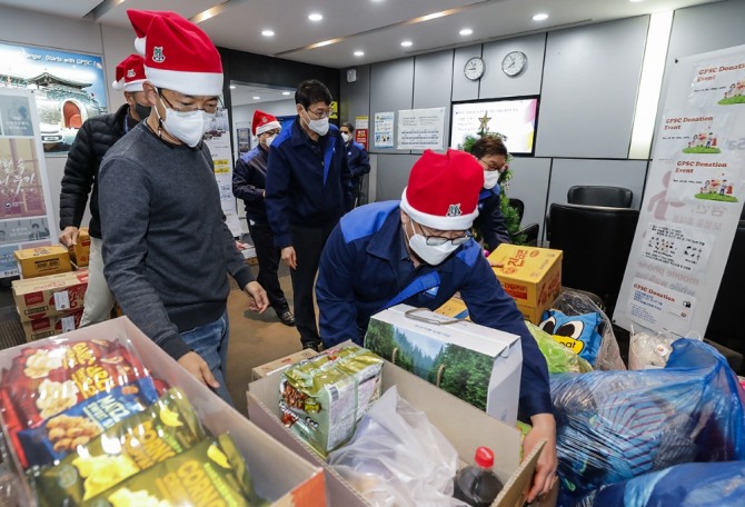 지엠한마음재단코리아(이하 한마음재단)가 15일 GM 한국사업장 부평 본사에서 ‘사랑의 기부금 전달식’을 개최했다. 사진=한국지엠