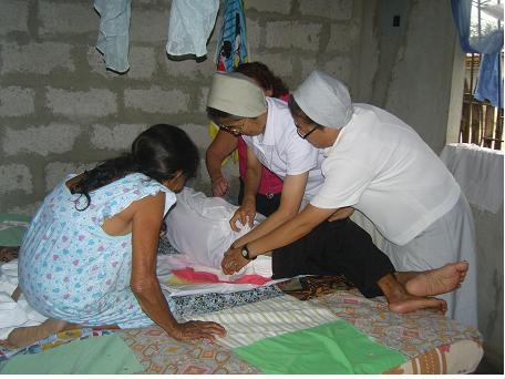 에콰도르 사랑의 씨튼 수녀회 민옥남 수녀가 에콰도르 페드로 카르보 지역에서 봉사활동을 펼치고 있는 모습. 사진=코이카 