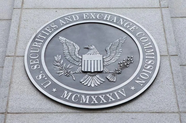 미국 증권거래위원회(SEC)가 비트와이즈(Bitwise)와 그레이스케일(Grayscale) 비트코인 상장지수펀드(ETF) 승인 결정을 각각 2022년 2월 1일과 6일로 연기했다.