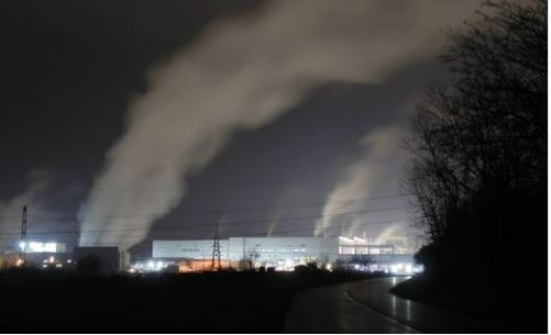 괴드환경연합이 페이스북에 올린 삼성SDI의 이산화탄소 배출 현장 사진.  