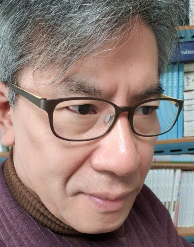 이시환(시인, 문학평론가)