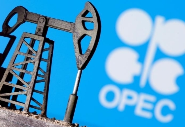 석유 펌프잭 모형과 OPEC 로고 합성사진. 사진=로이터