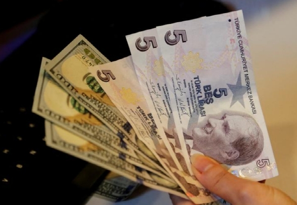 터키 리라화와 달러 지폐. 사진=로이터