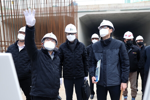 김헌동 SH공사 사장은 고덕강일지구·위례지구·마곡지구 등 택지조성 공사 현장과 세운4구역 정비사업 현장을 찾아 안전 점검을 실시하고 있다. 사진=서울주택도시공사