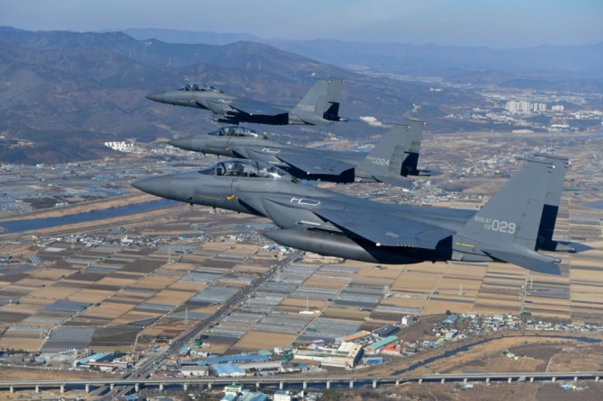 차세대 전투기 도입 사업(FX)을 통해 도입된 F-15K. 공군은 현재 F-15K 60대를 운용 중이다. 사진=대한민국 공군