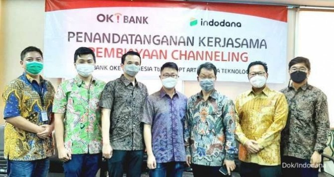 OK뱅크와 다나의 관계자들이 OK뱅크 인도네시아 본사에서 협력 서명 후 기념촬영을 하고 있다. [사진=Dana Teknologi Indodana]