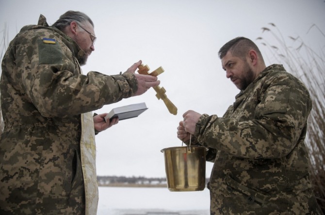 러시아는 우크라이나 국경에 군대를 배치해 일촉즉발의 위기 상황으로 몰아가고 있다. 사진=로이터
