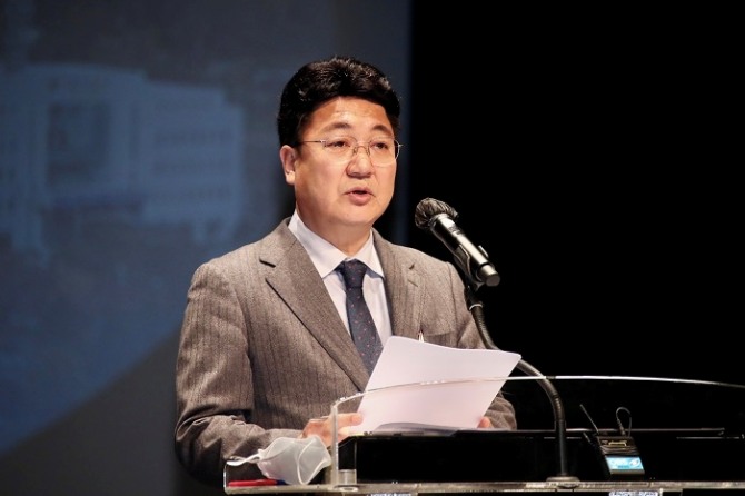 엄태준 이천시장이 신년기자회견을 열고 올해 이천시 주요 정책을 설명하고 있다. 사진= 이천시 제공