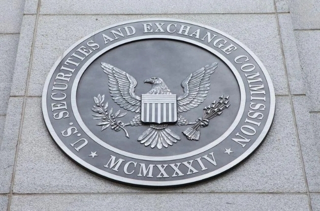 미 SEC가 아크 21셰어스 비트코인 상장지수펀드(ARK 21Shares Bitcoin ETF)에 대한 결정을 60일간 연기해 4월 3일 이후로 넘겼다.