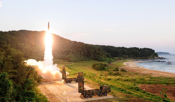 북한 미사일 발사에 대응하기 위해 현무 II 미사일을 발사 훈련을 진행 중인 육군. 사진=대한민국 육군 제공