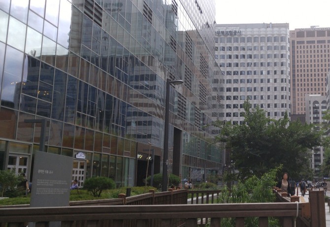 서울 CBD(도심권역)의 대표 오피스 빌딩인 디타워(왼쪽) 일대 모습. 사진=최환금 기자