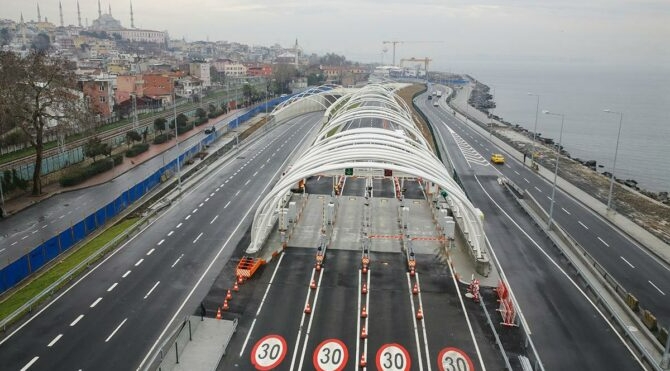 아시아와 유럽 대륙을 연결하는 터키 유라시아 터널. 