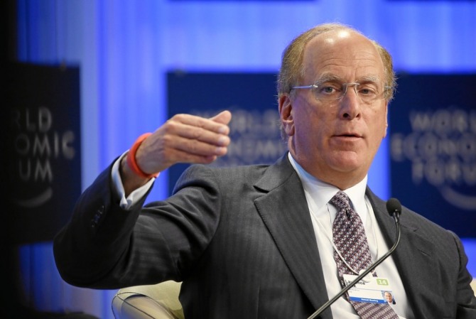 블랙록의 최고경영자(CEO)이자 회장인 래리 핑크(Larry Fink)는 2020년 그린 기업에 주목하고 있다는 내용의 편지를 전세계 기업에게 보낸 적이 있다. 핑크는 약 10조 달러의 자금 운용을 감독하고 있는 것으로 알려졌다.사진=위키피디아커먼즈