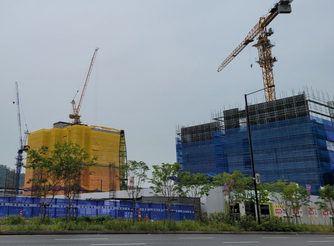 공급이 뜸했던 지역은 신축 단지에 대한 대기 수요가 많아 신규 분양에 대한 관심이 높다. 사진은 한 신축공사 현장 모습. 사진=글로벌이코노믹DB