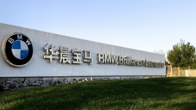 BMW는 중국 합작사 지분을 25% 추가 인수했다. 사진=펑파이신문