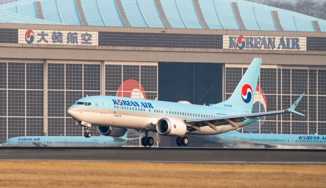대한항공 보잉 737-8 항공기 1호기가 지난 13일 김포공항에 착륙하고 있다. 사진=대한항공