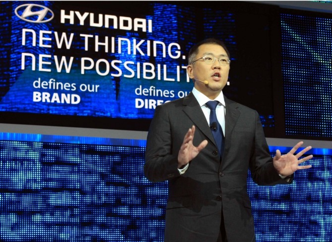 지난 2011년 미국 디트로이트모터쇼에 참석해 현대차의 새로운 슬로건을 발표하는 정의선 회장. 사진=현대차