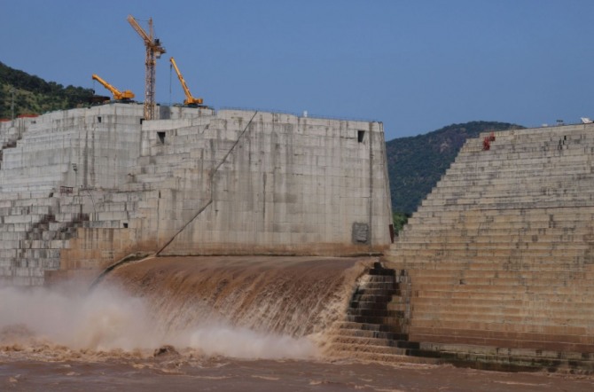 에티오피아가 나일 수력발전소의 터빈을 가동하자 이집트와 수단은 반발하고 있다. 사진=로이터