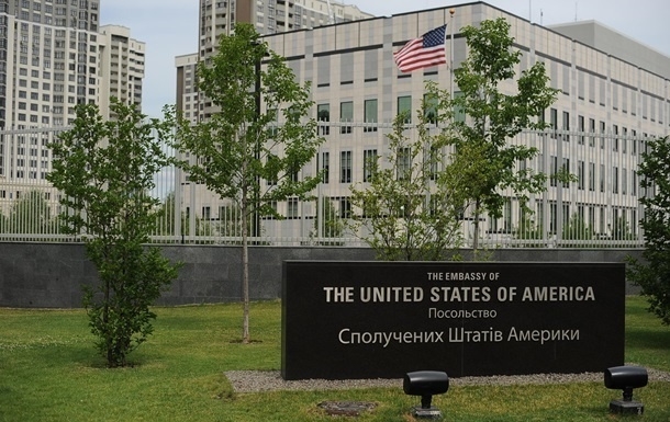 미국 정부가 우크라이나에서 전운이 고조됨에 따라 우크라이나 주재 미국  대사관을 완전 폐쇄하고, 이를 폴란드로 이전할 것이라고 외신이 21(현지시간) 보도했다. 사진은 키예프에 있는 미국  대사관 모습.
