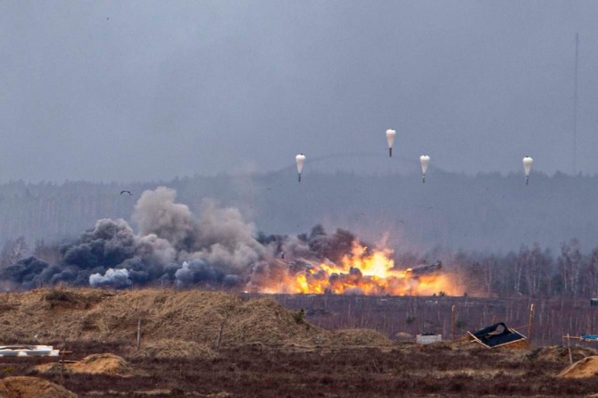 러시아가 벨라루스 국경을 넘어 공격하고있난 모습. 사진=EPA/연합뉴스